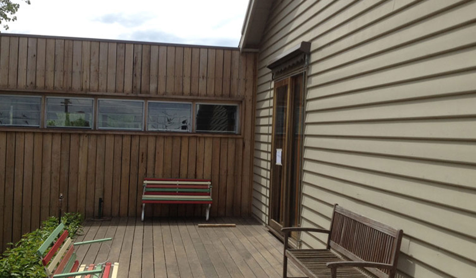 Baltic pine weatherboards meet silvertop ash cladding